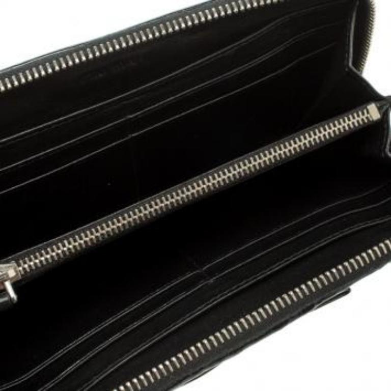 Portafoglio con zip in pelle verniciata lilla Miu Miu in vendita 2