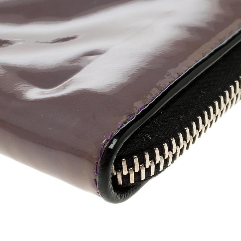 Miu Miu Lilac Patent Leather Zip Around Wallet In Good Condition For Sale In Dubai, Al Qouz 2