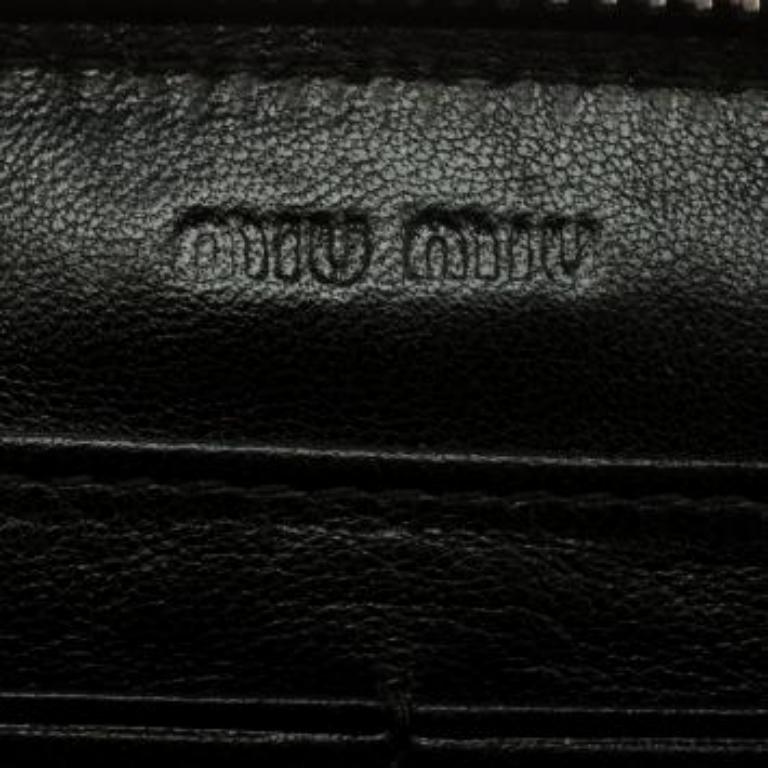Portafoglio con zip in pelle verniciata lilla Miu Miu in vendita 4