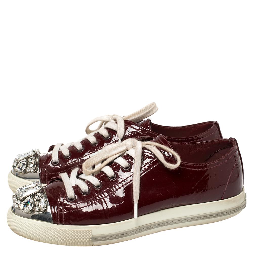 Miu Miu Maroon Patent Leather Crystal Embellished Low Top Sneakers Size 36 In Good Condition In Dubai, Al Qouz 2