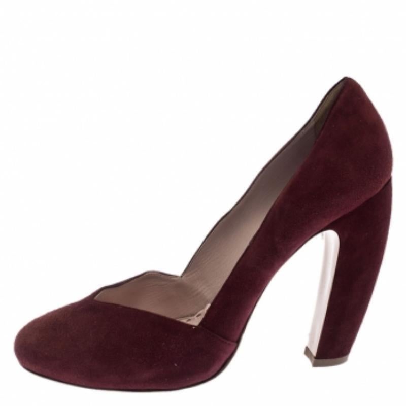 Miu Miu Maroon Escarpins à talons incurvés en daim Taille 40 Pour femmes en vente