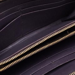 Miu Miu Mauve Portefeuille continu zippé en cuir glacé embossé de crocodile violet
