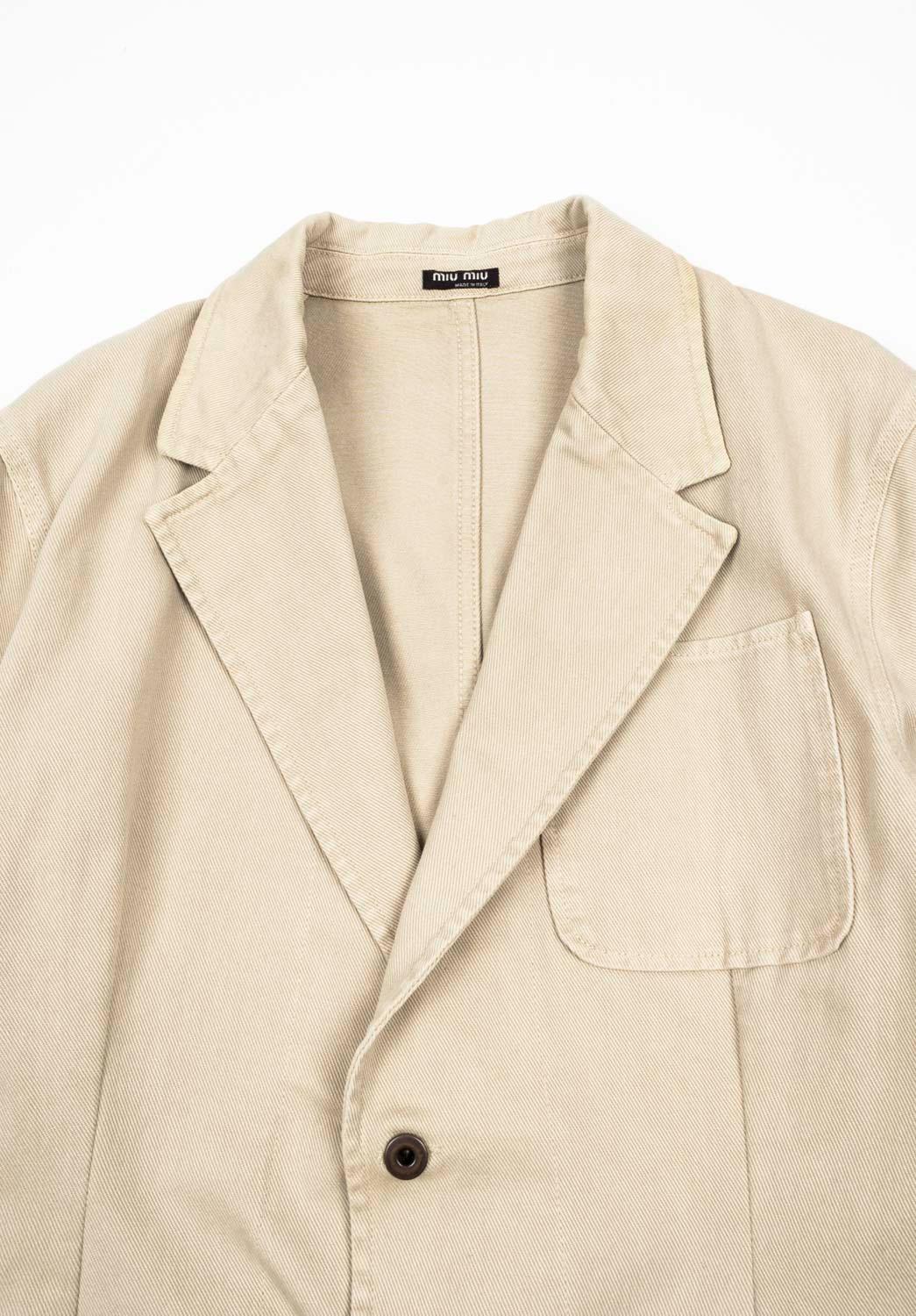 Compruebe mis otros listados. Tiene a la venta mucha más ropa de diseño. Abierto a cualquier oferta.
Artículo en venta 100% auténtico Chaqueta Miu Miu by Prada vintage Hombre, S1221, TR0
Color: arena
(El color real puede variar un poco debido a la