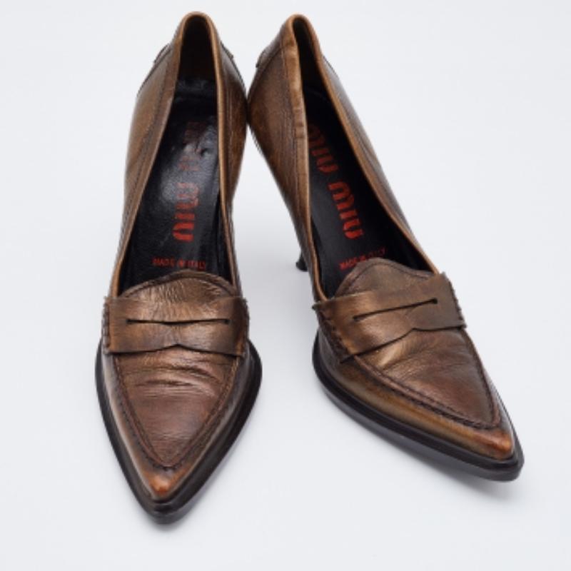 Miu Miu Metallic Brown Leather Pointed Toe Loafer Pumps Taglia 36.5 in vendita 1