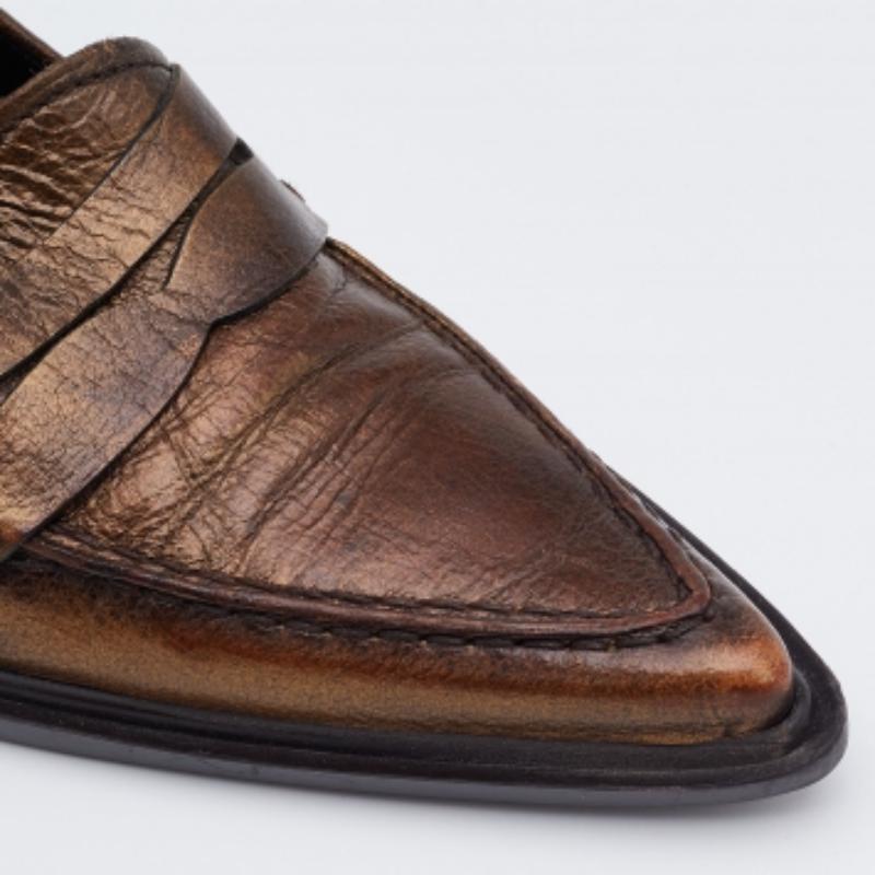 Miu Miu Metallic Brown Leather Pointed Toe Loafer Pumps Taglia 36.5 in vendita 3