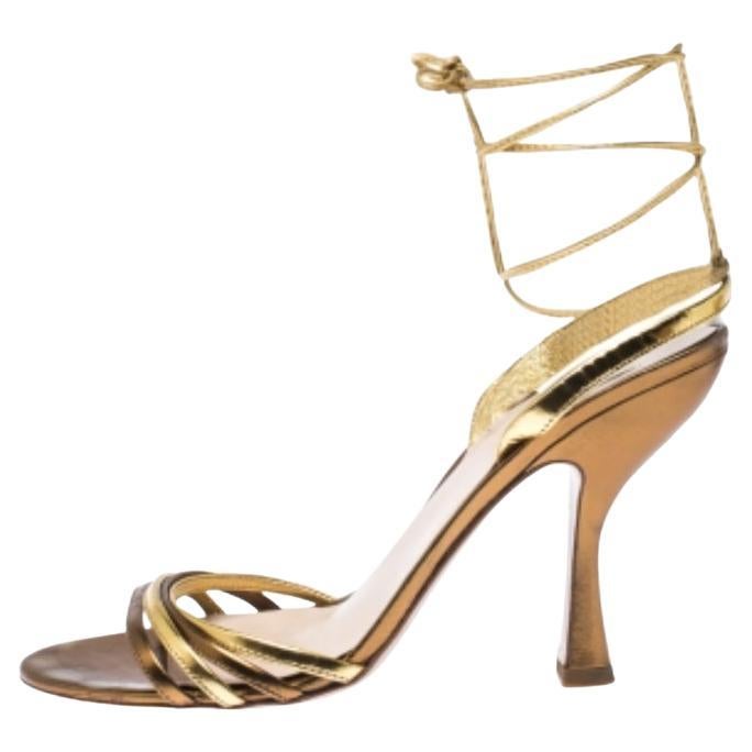 Miu Miu Sandales en cuir doré métallisé Taille 38 en vente