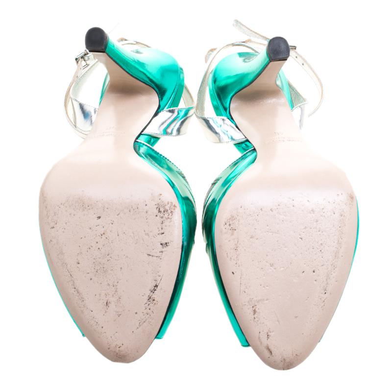 Miu Miu Metallic Green Leather Peep Toe Ankle Strap Sandals Size 40 im Zustand „Gut“ in Dubai, Al Qouz 2