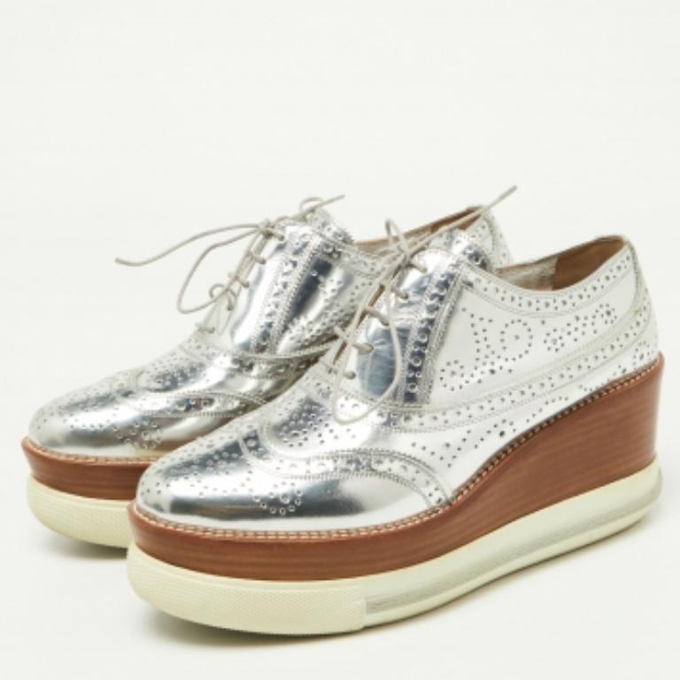 Praktisch, modisch und langlebig - diese Designerschuhe sind sorgfältig hergestellt, um Ihren täglichen Stil zu begleiten. Sie werden aus den besten MATERIALEN hergestellt und sind ein wertvoller Kauf.