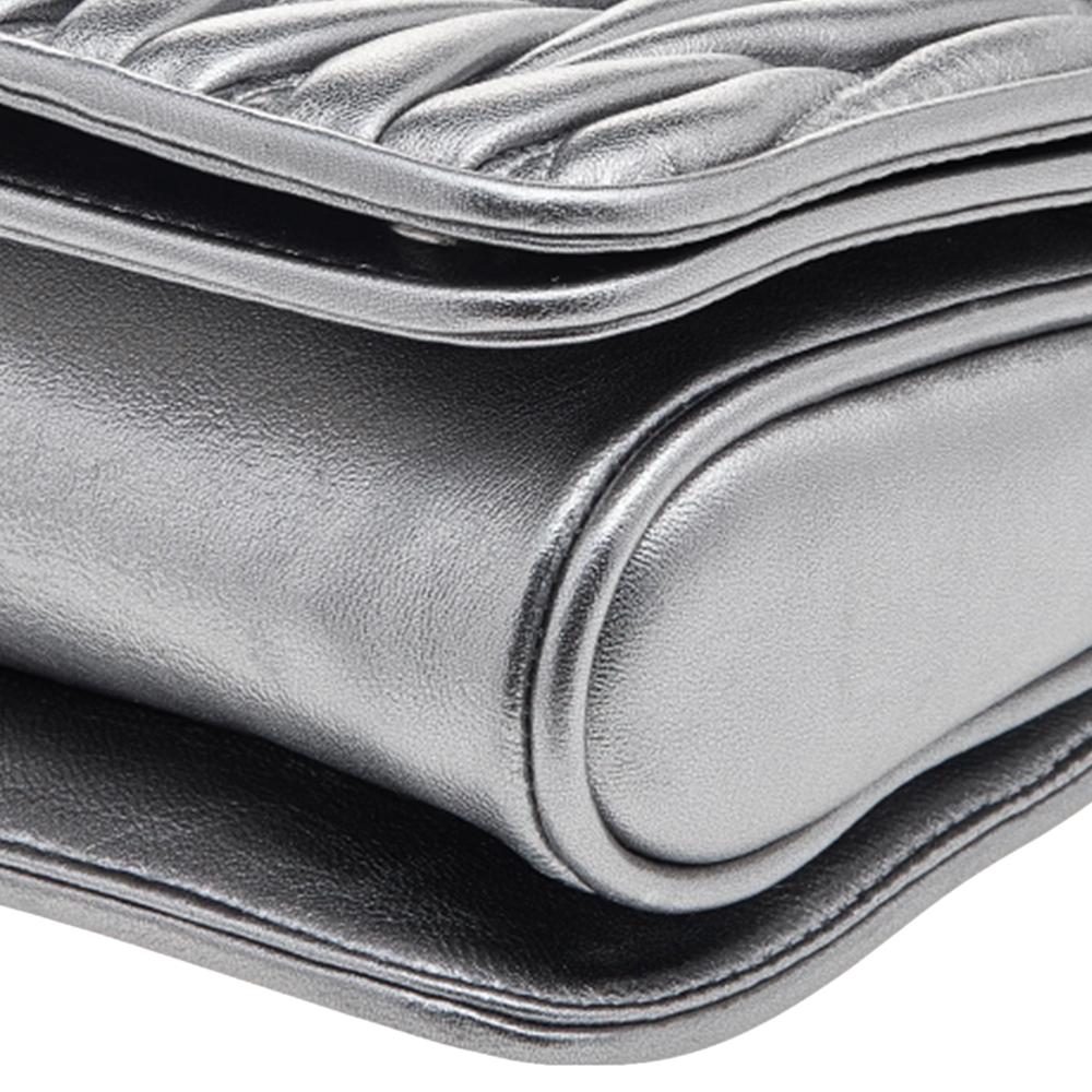 Miu Miu Metallic Silver Matelasse Leather Medium Club Shoulder Bag In Excellent Condition In Dubai, Al Qouz 2