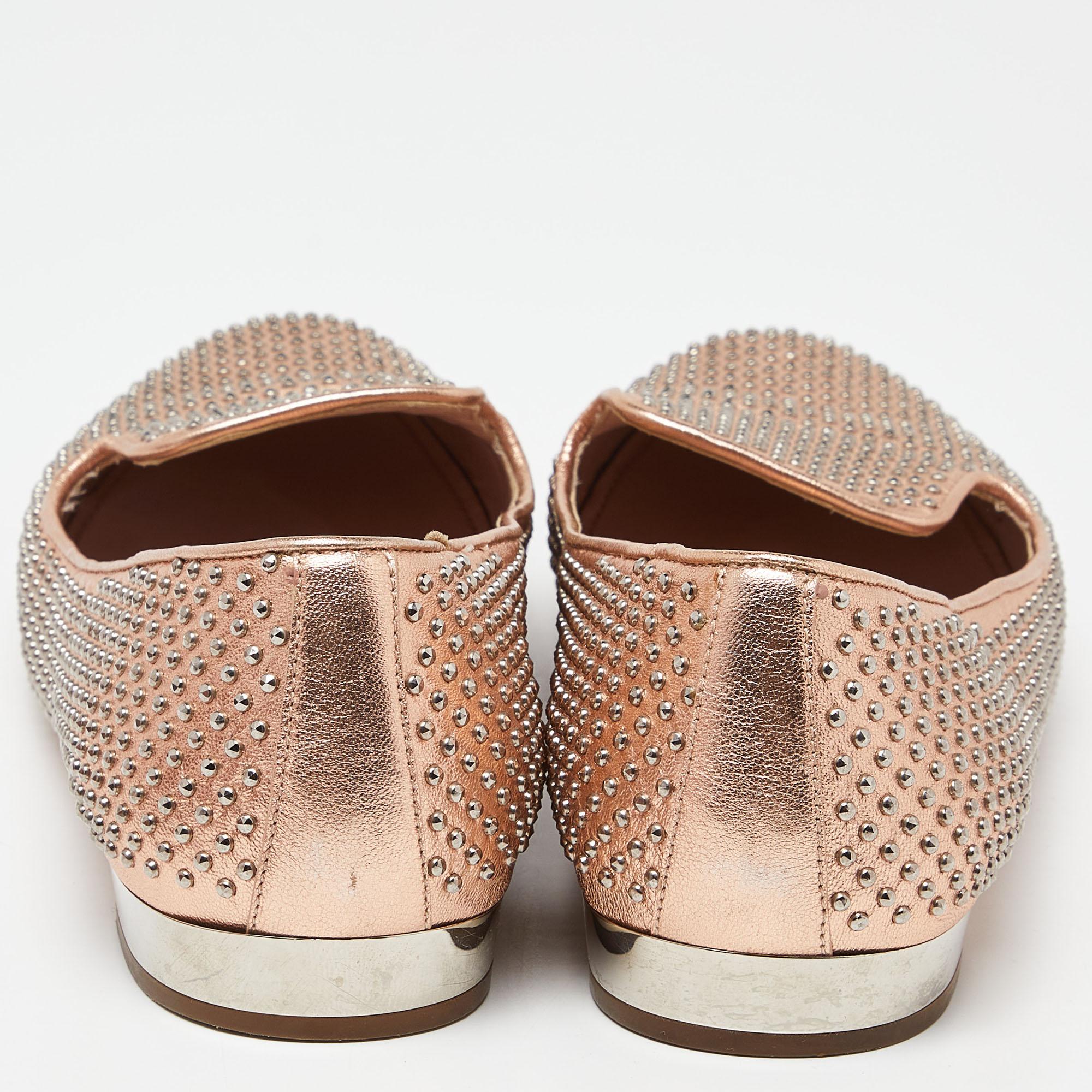 Chaussons de smoking en cuir clouté métallisé Miu Miu Taille 40.5 Pour femmes en vente