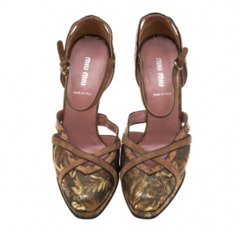 Miu Miu Metallic Brokat Lederbesatz Knöchelriemen Plateau Sandalen Größe 39 im Zustand „Gut“ im Angebot in Dubai, Al Qouz 2