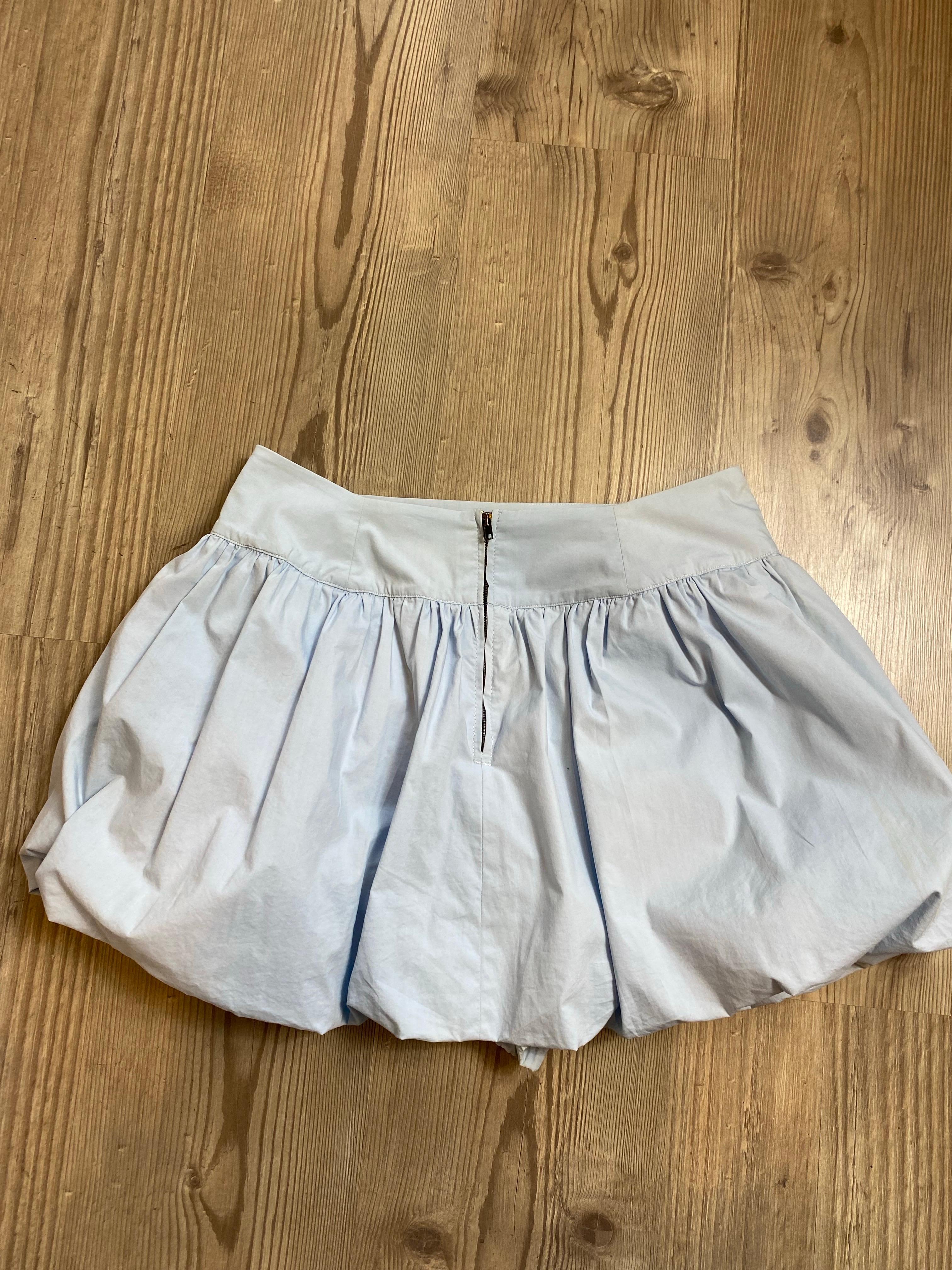 Women's or Men's Miu Miu miniskirt effect shorts. For Sale
