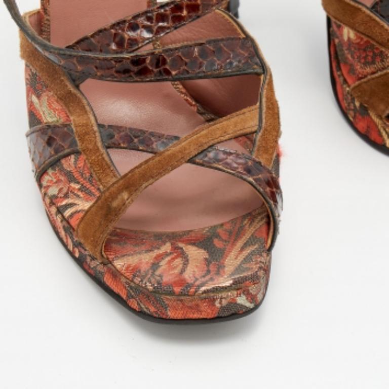 De las mujeres Miu Miu Sandalias con tiras de brocado multicolor y pitón tamaño 39.5 en venta