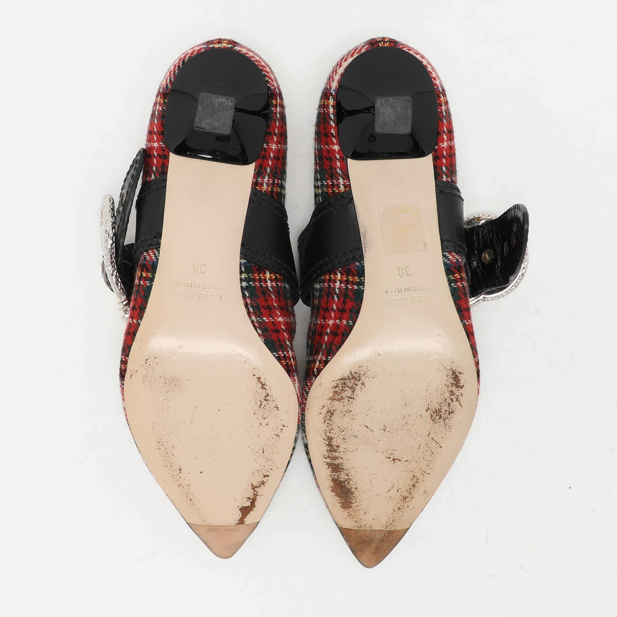 Miu Mehrfarbige Mary Jane Pumps aus Stoff und Leder mit Lederverzierung Größe 38 im Angebot 1