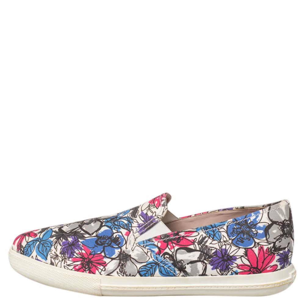 These stunning Miu Miu sneakers are a great way to start the weekend with. The slip-on style pair comes with a stylish printed canvas body and comfortable rubber sole. The round-toe style can work with all your off-duty looks.

