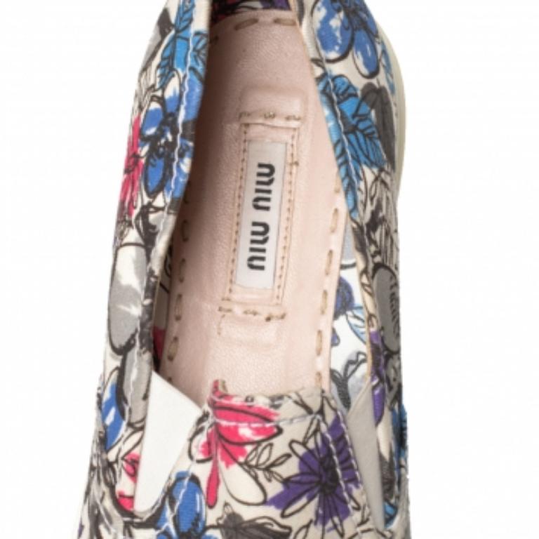 Gris Miu Baskets à enfiler en toile imprimée multicolore, taille 38
