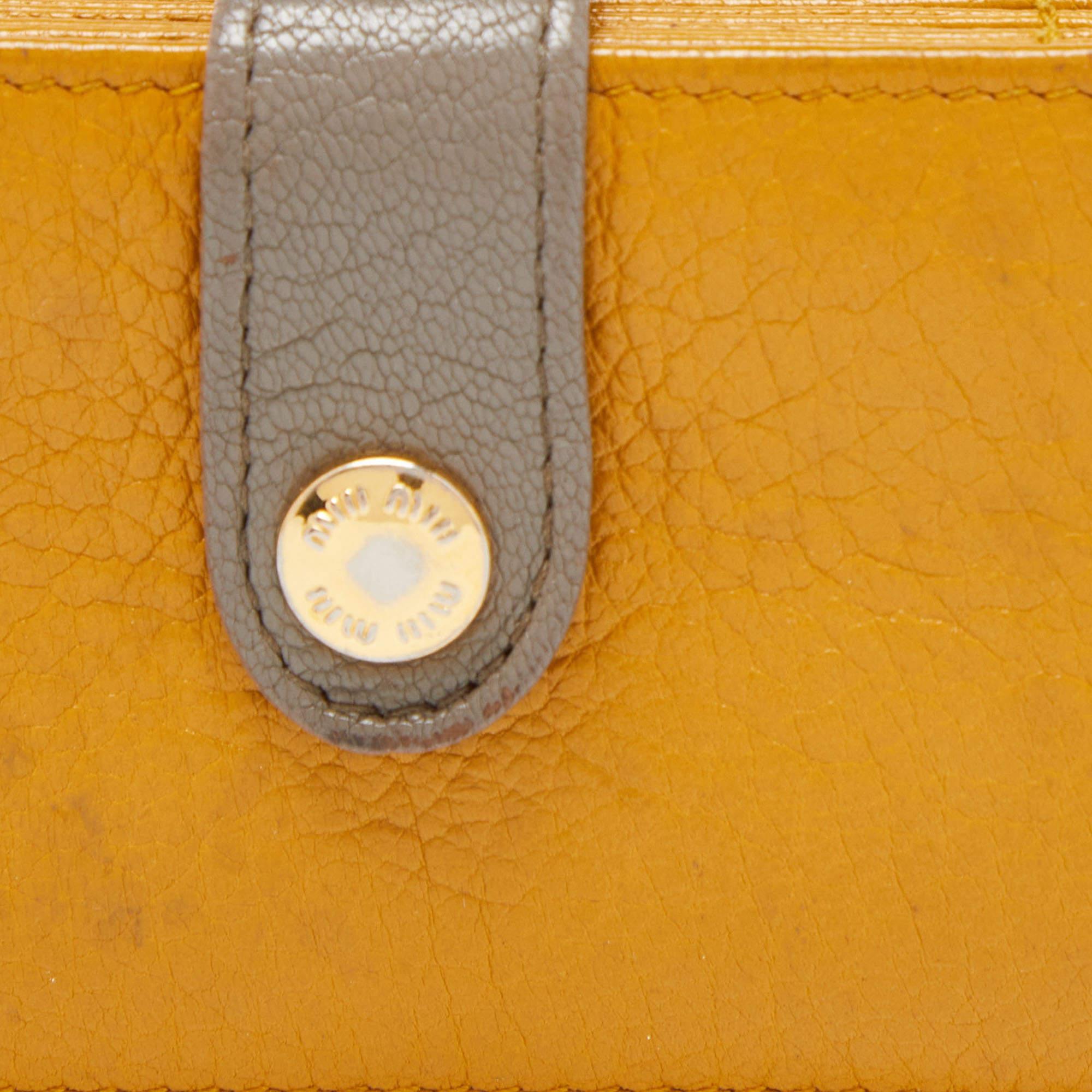 Women's Miu Miu Mustard/Grey Leather Card Case For Sale