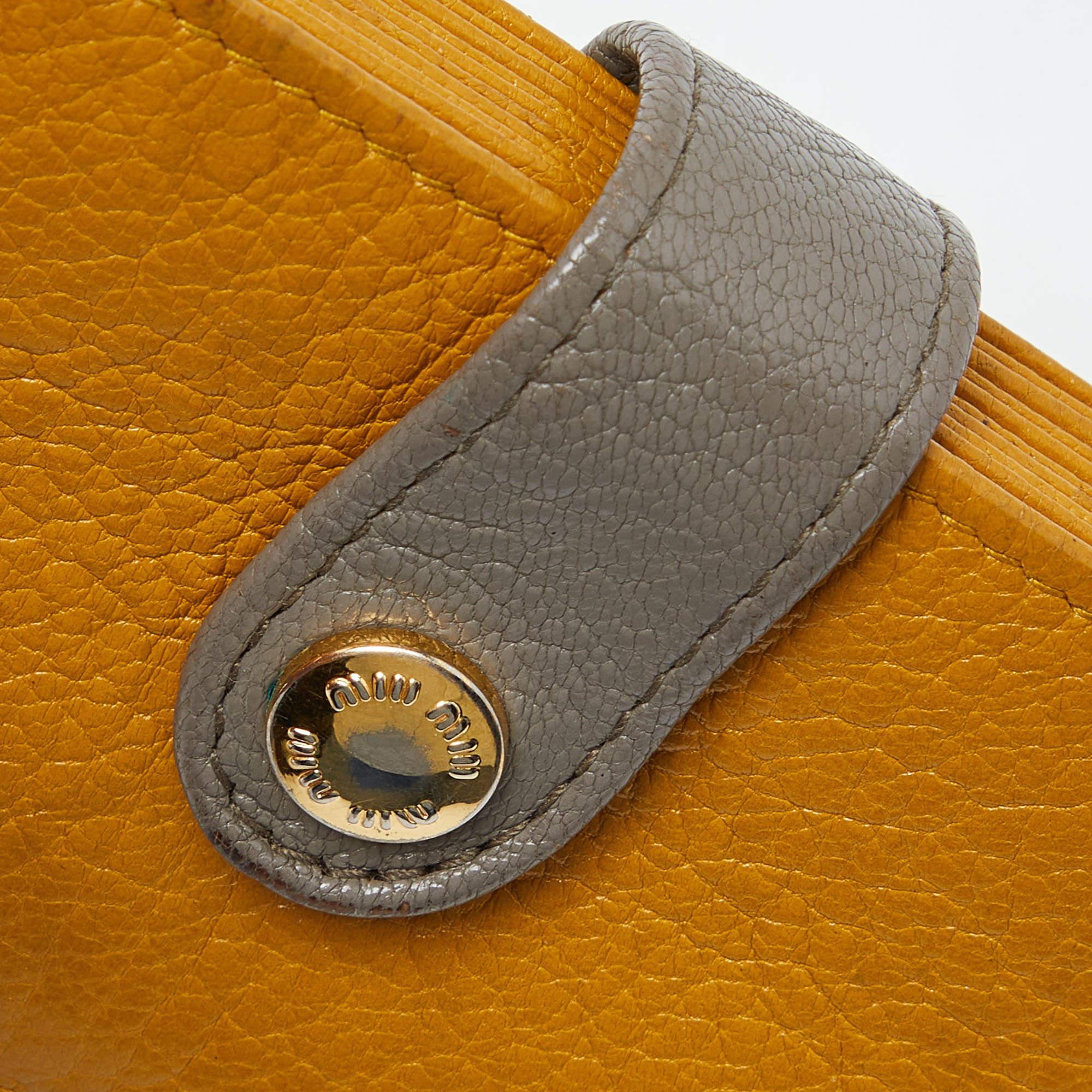 Miu Miu Mustard/Grey Leather Card Case For Sale 1