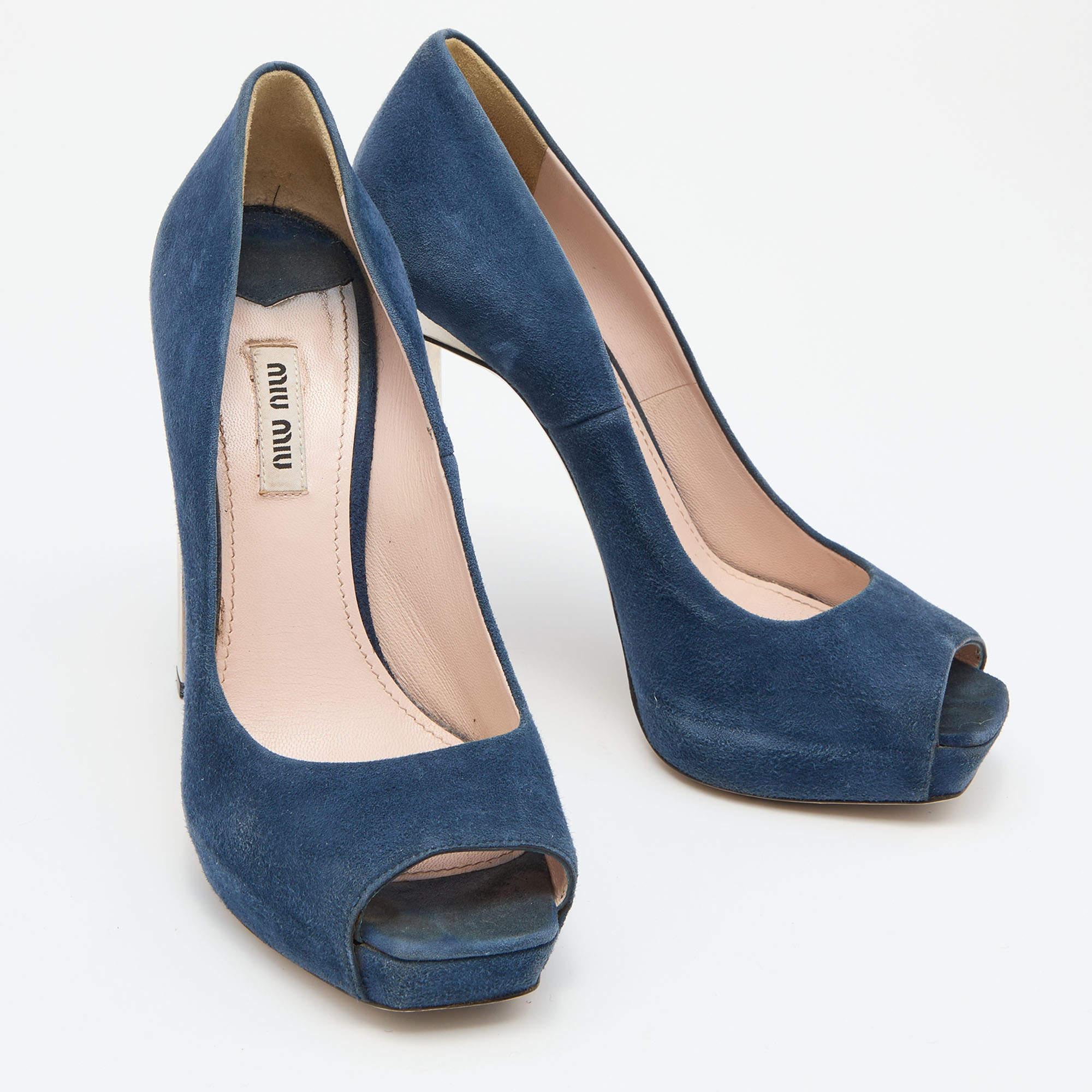 Miu escarpins à talons ouverts en daim bleu marine et sarcelle avec cristaux taille 38,5 État moyen - En vente à Dubai, Al Qouz 2