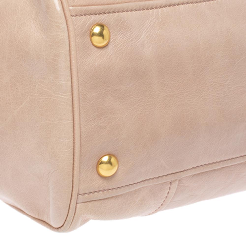 Miu Miu Nude Beige Vitello Shine Leather Double Zip Tote In Good Condition In Dubai, Al Qouz 2