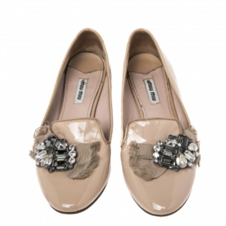 Miu Miu Nude Patent Leather Crystals Bow Ballet Flats Size 37 In Fair Condition In Dubai, Al Qouz 2