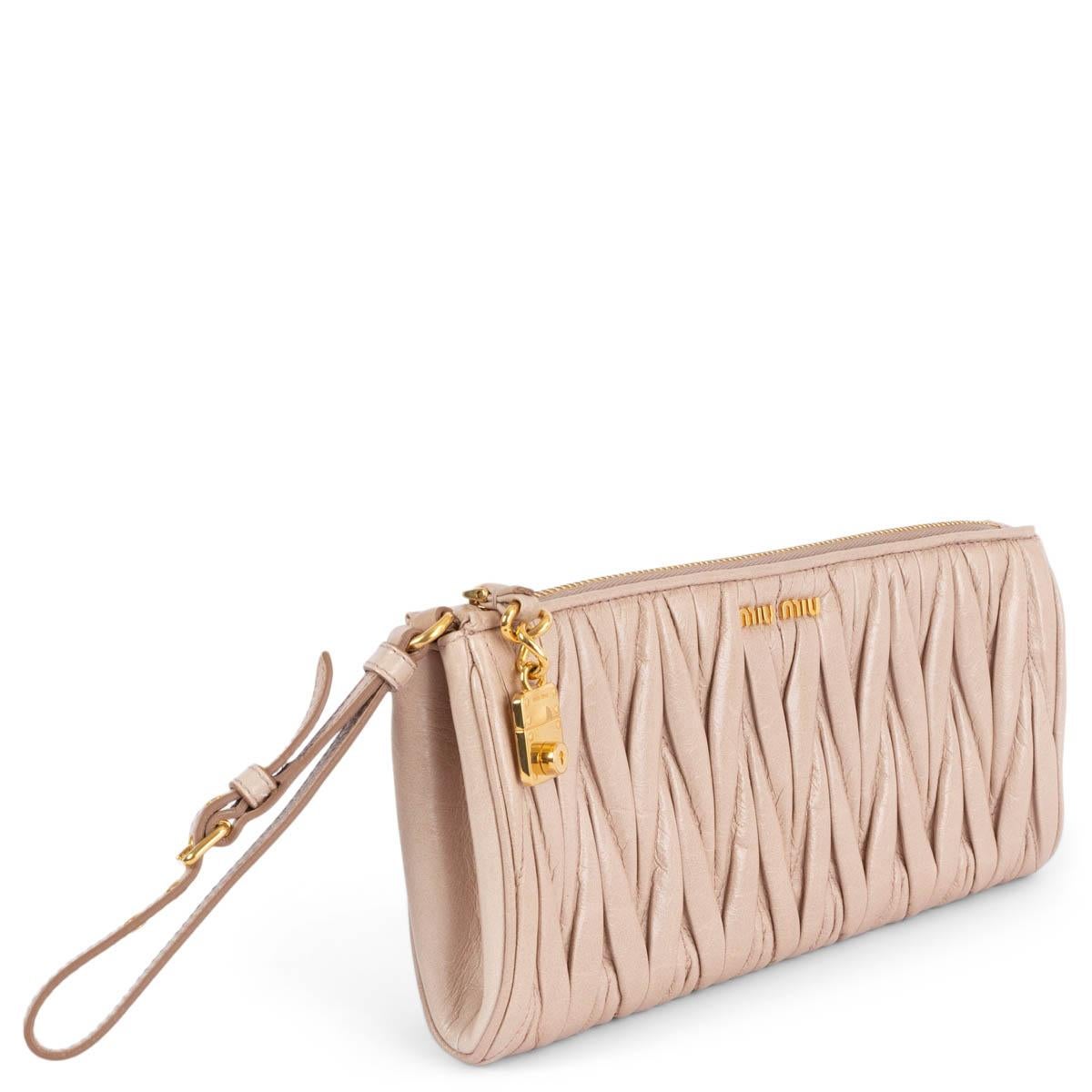 100% authentic Miu Miu Matelassé clutch in nude smootch calfskin featuring gold-tone hardware. Lined in champagne colored satin with one open pocket against the back.  Has been carried and is in excellent condition. 

Measurements
Height	13cm