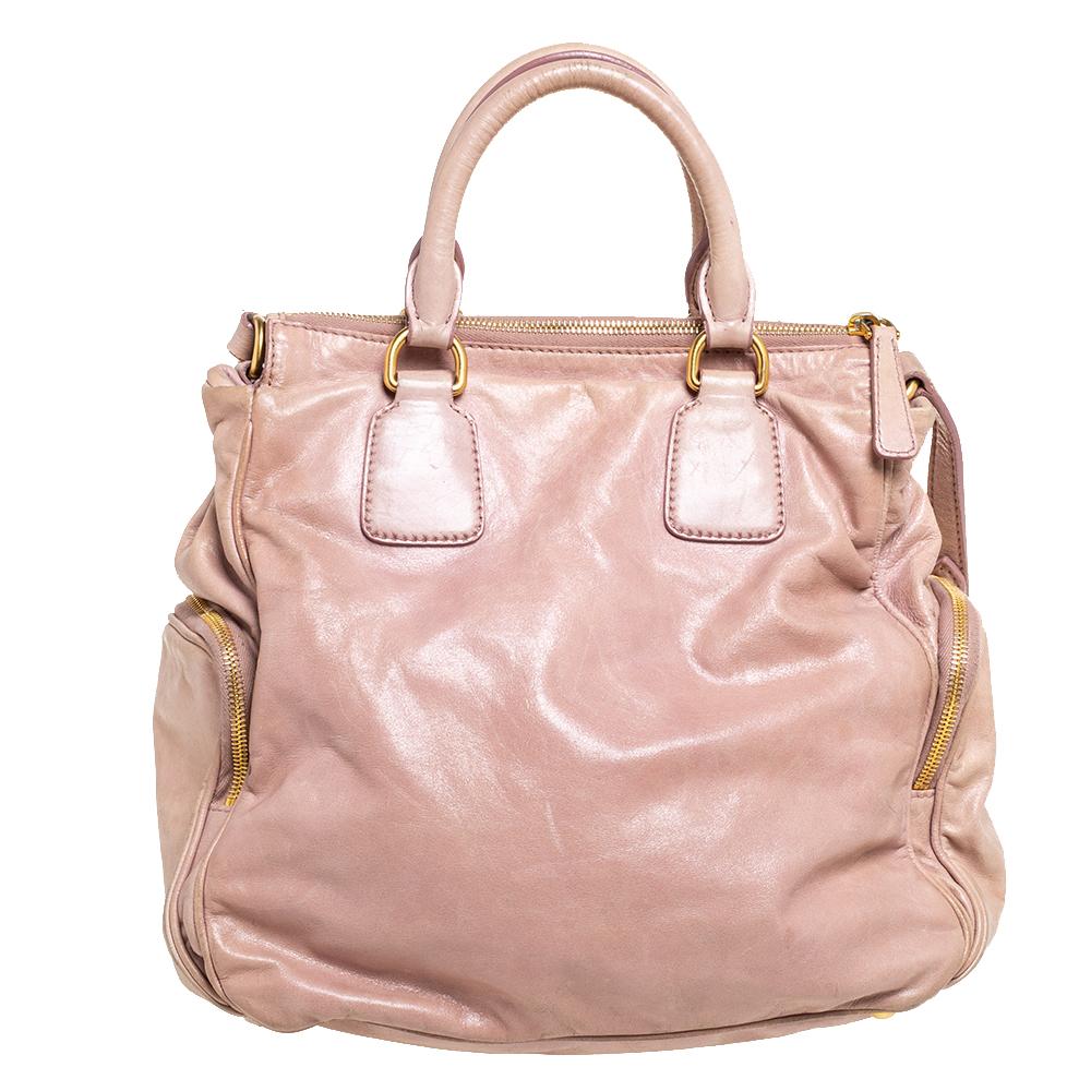 Luxury and durability get personified with this brilliantly tailored leather handbag. This bag has an inner lining of fabric. It has a front flap pocket, two top handles and a shoulder strap. An ideal complement to your charisma is this handbag in a