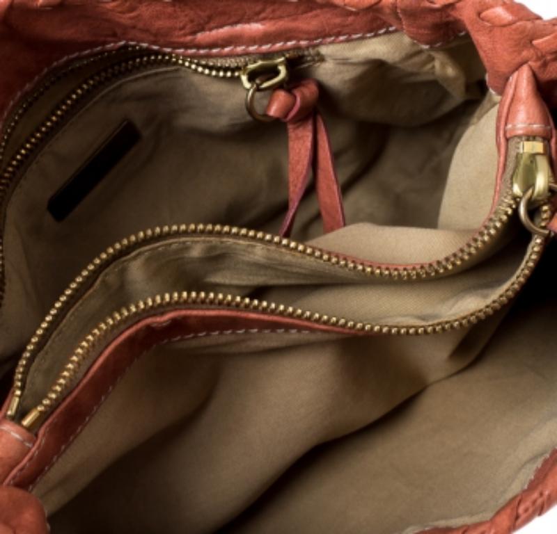 Miu Miu Orange Leather Small Shoulder Bag Bon état - En vente à Dubai, Al Qouz 2