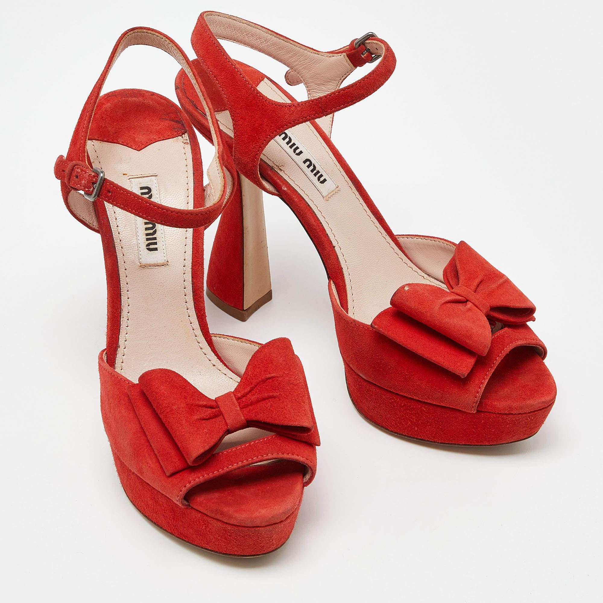 Miu Miu Sandales à plateforme en daim orange Taille 36.5 Bon état - En vente à Dubai, Al Qouz 2