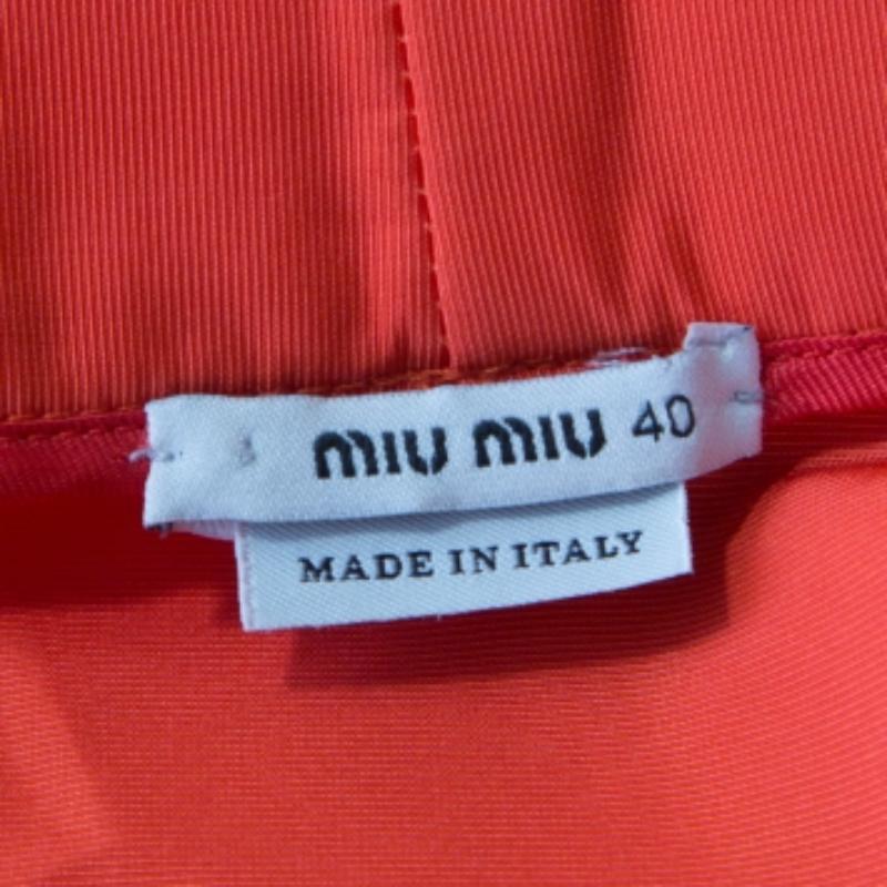 Rouge Miu orange avec fermeture éclair sur le devant, mini jupe circulaire S en vente