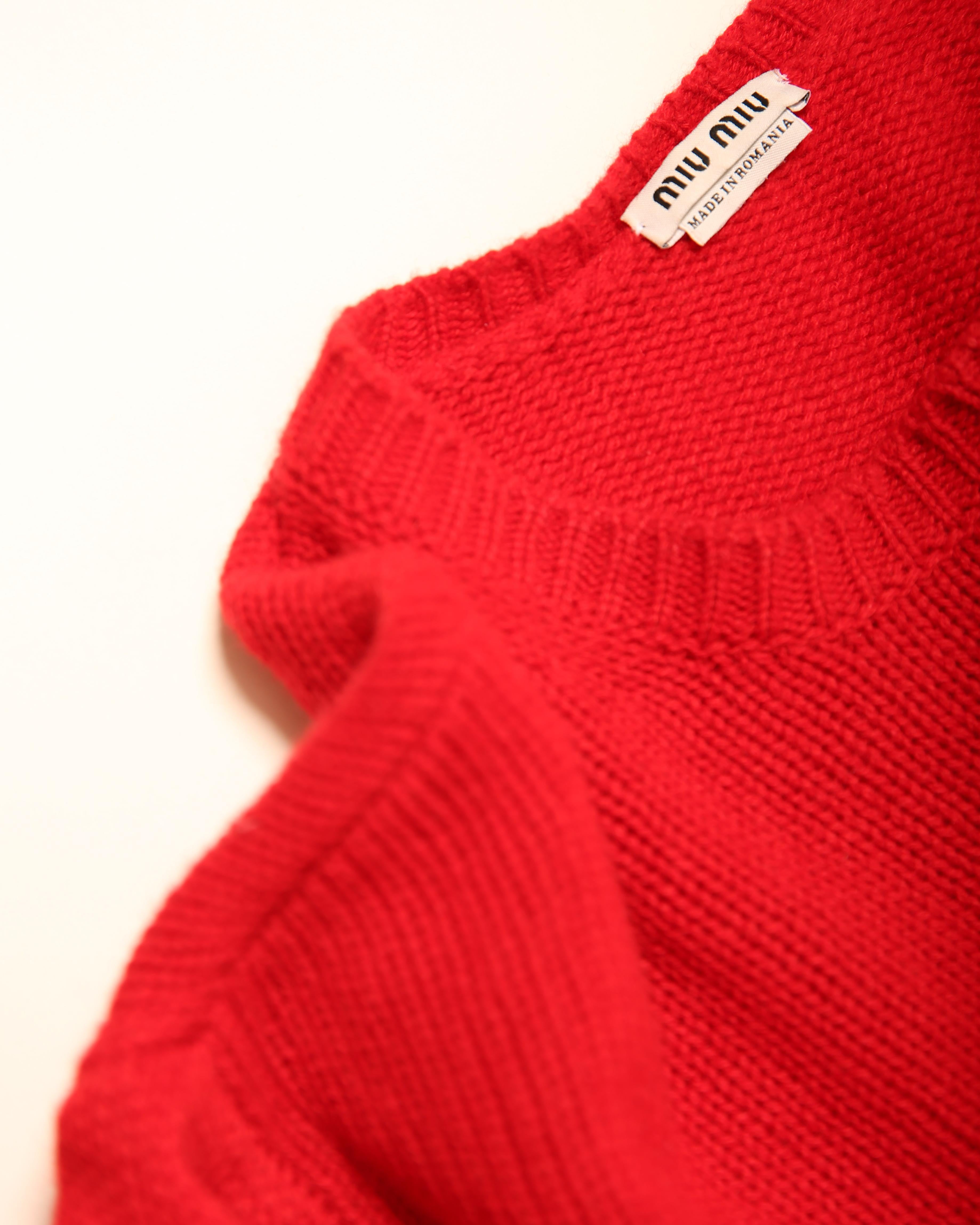 Miu Miu oversized red cropped crop crew neck cashmere wool knit knitted sweater For Sale 1