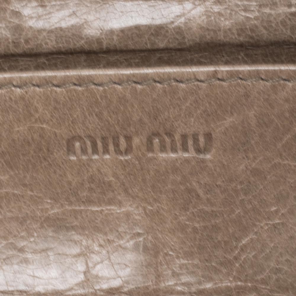 Miu Miu Pale Green Matelassé Leather Flap Continental Wallet In Good Condition In Dubai, Al Qouz 2