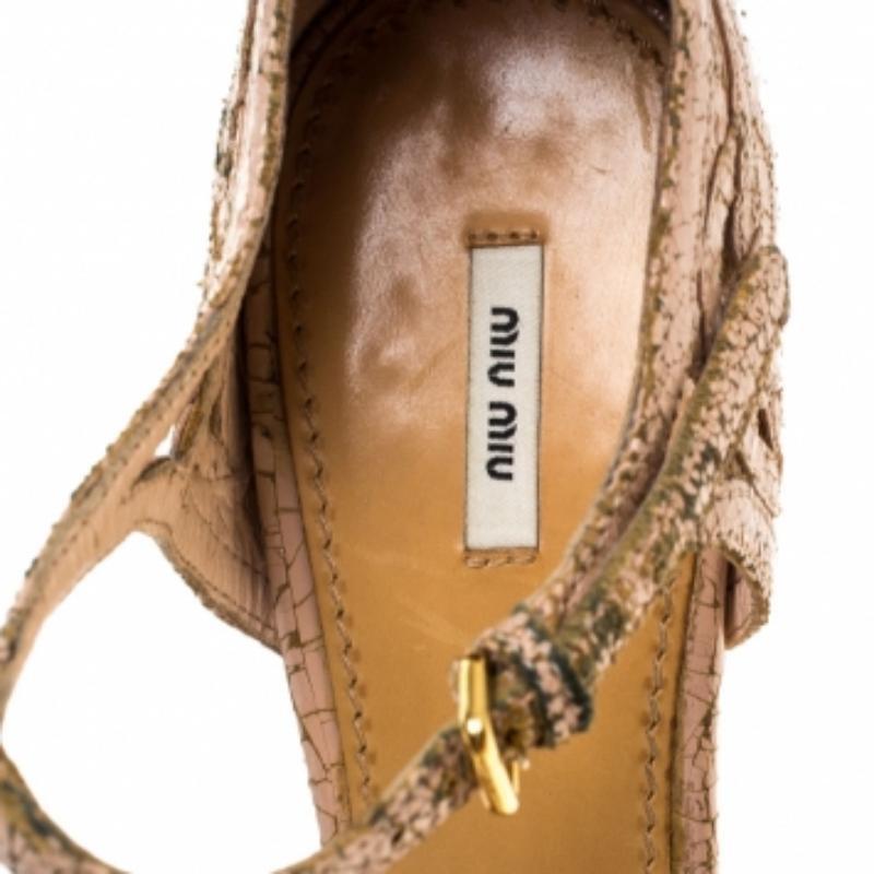 Miu Blassrosa Lasercut Cranks Plateau Pumps aus Leder mit Knöchelriemen Größe 38 im Zustand „Relativ gut“ im Angebot in Dubai, Al Qouz 2