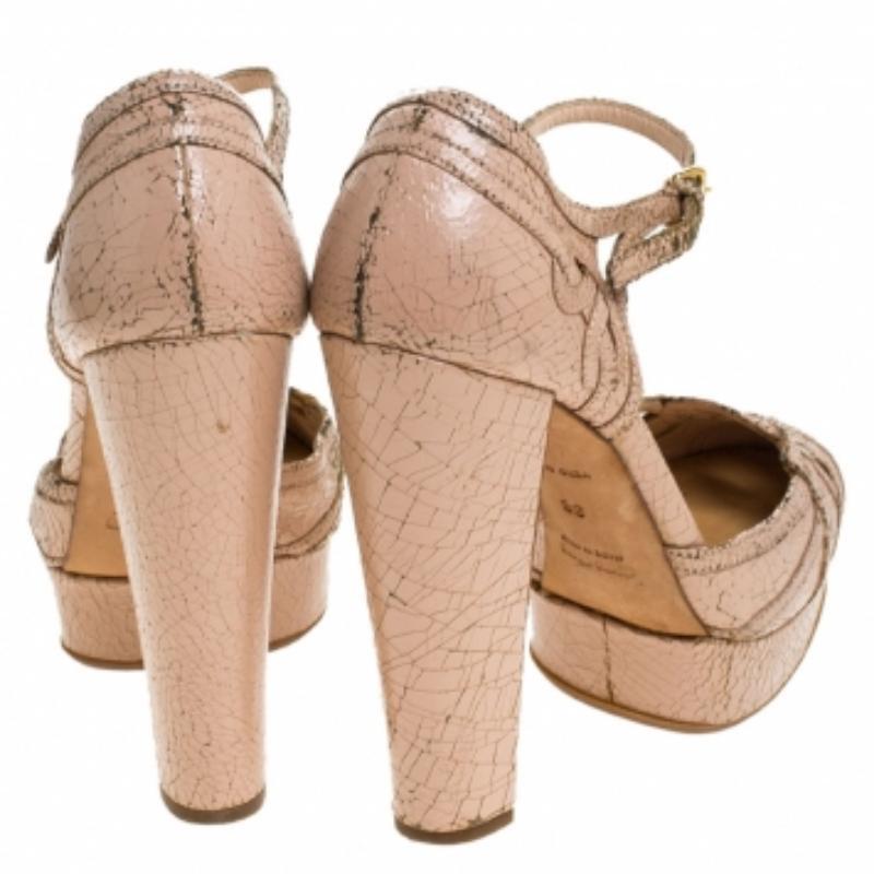 Miu Blassrosa Lasercut Cranks Plateau Pumps aus Leder mit Knöchelriemen Größe 38 im Angebot 1