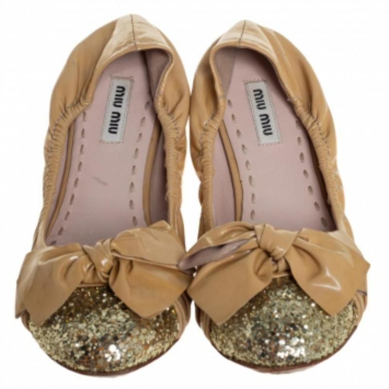Women's Miu Miu Patent Leather Bow Detail Embellished Heel Scrunch Ballet Flats Size38.5 For Sale