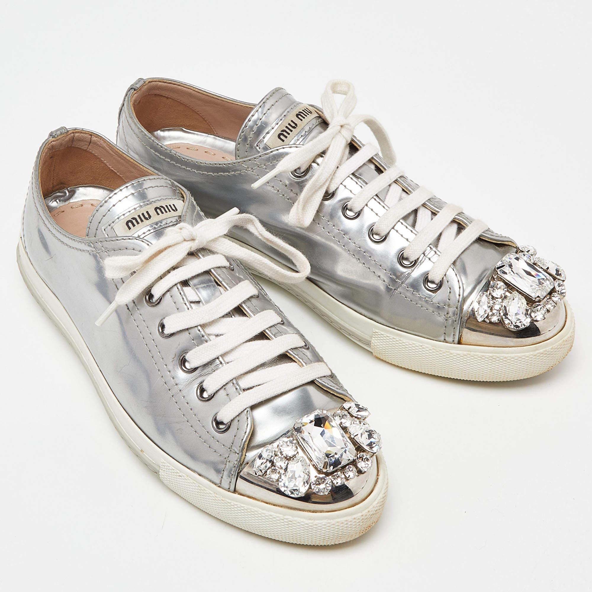 Miu Miu Patent Leather Crystal Embellished Cap-Toe Low-Top Sneakers Size 38.5 In Fair Condition In Dubai, Al Qouz 2