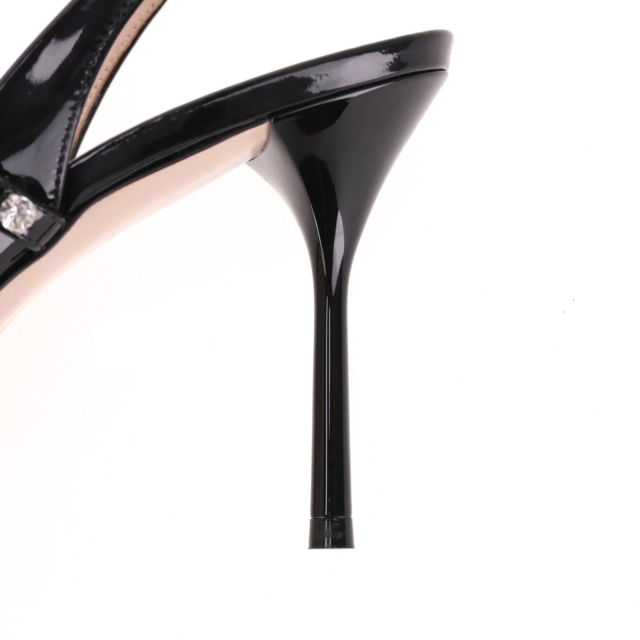 Miu Miu Lackleder Slingback Pumps mit Kristallriemen im Angebot 5
