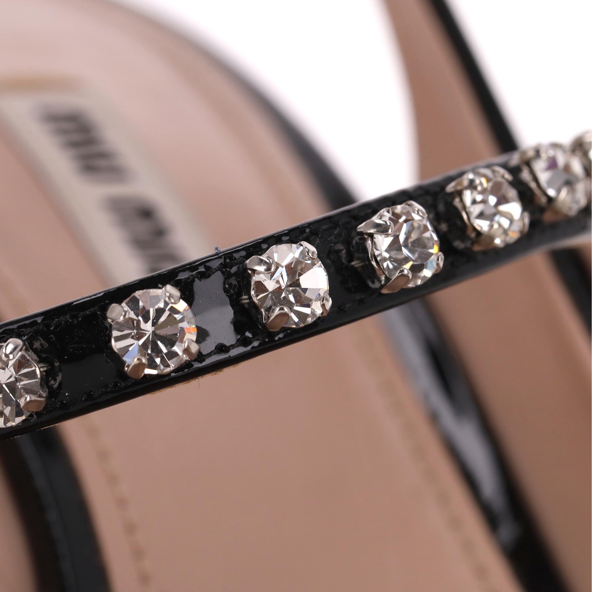 Miu Miu Lackleder Slingback Pumps mit Kristallriemen im Angebot 1