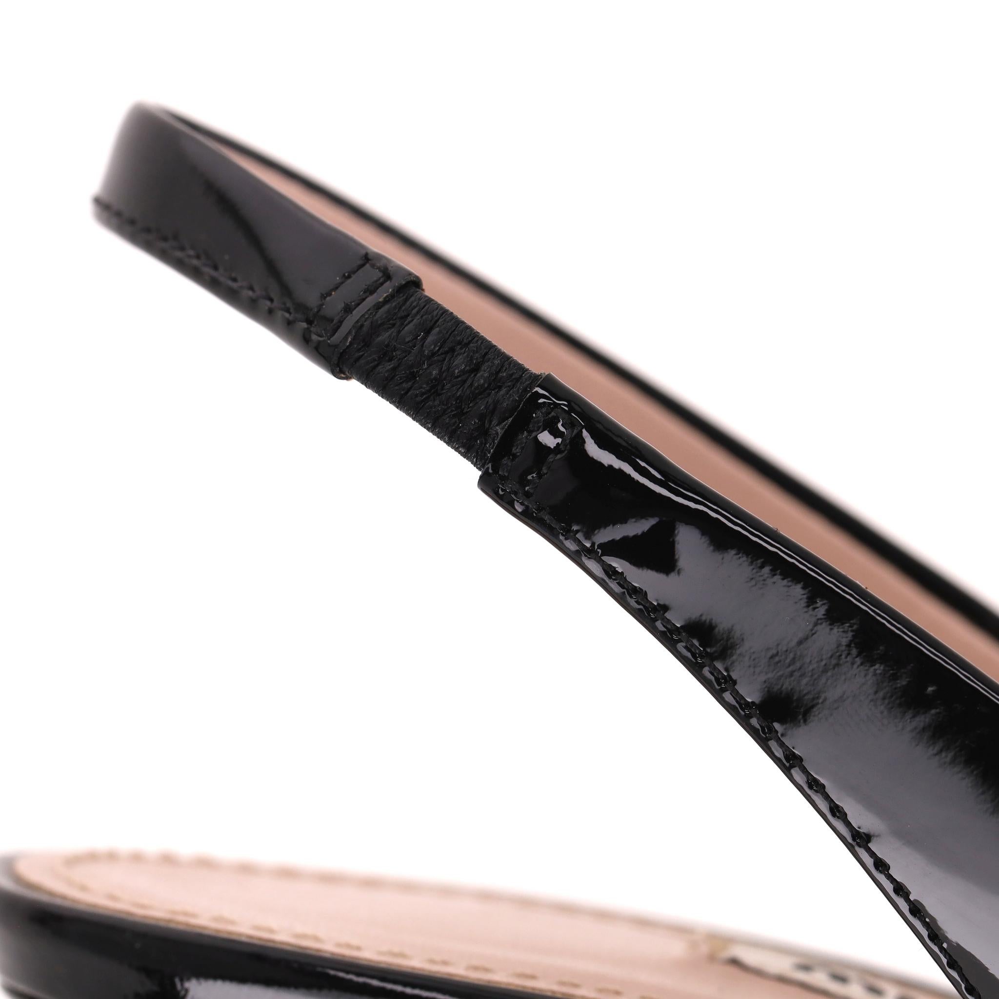 Miu Miu Lackleder Slingback Pumps mit Kristallriemen im Angebot 3