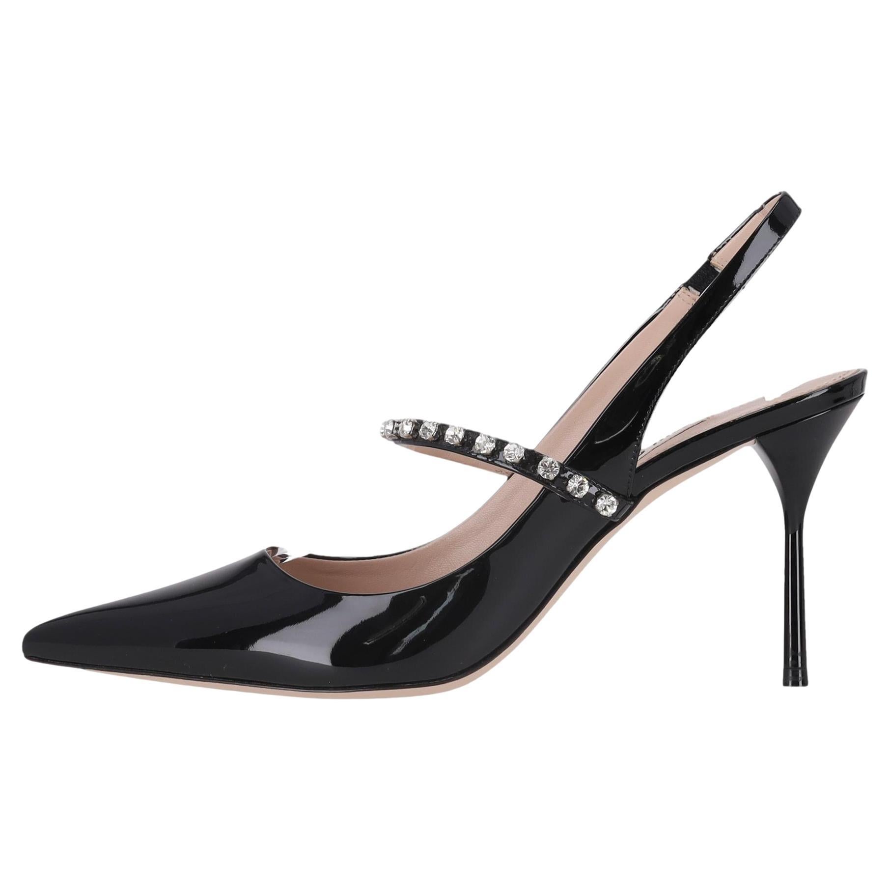Miu Miu Lackleder Slingback Pumps mit Kristallriemen im Angebot