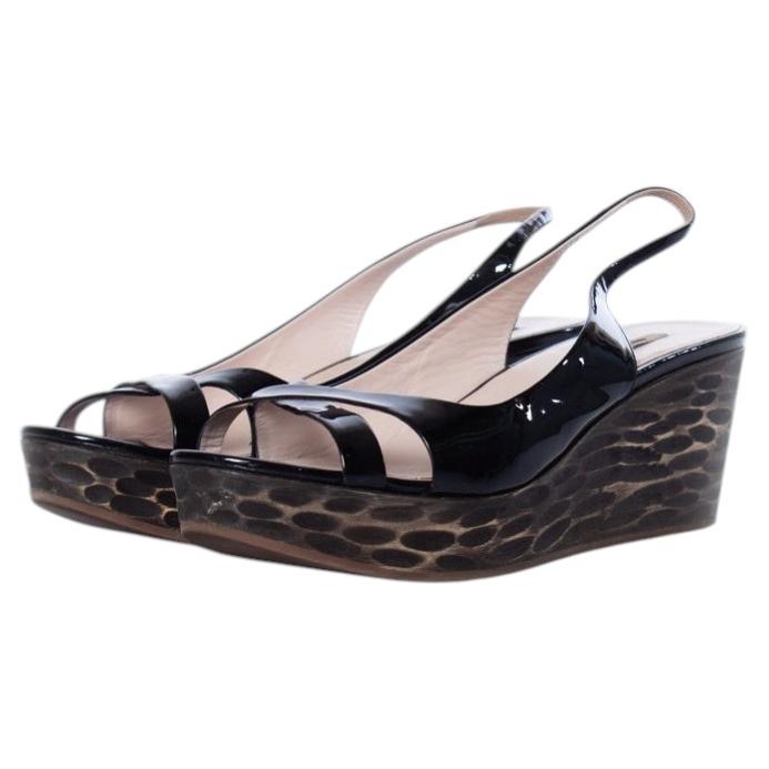 Miu Miu, Slingback-Sandalen aus Lackleder