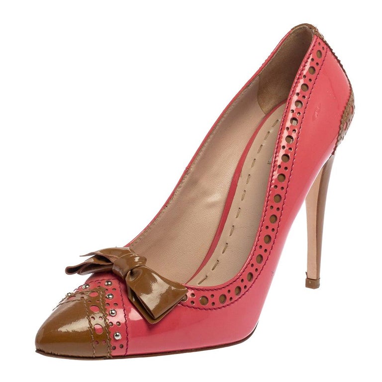 Miu Miu Pink/Brown Patent Leather Bow Pointed Toe Pumps Size 39.5 For Sale  at 1stDibs
