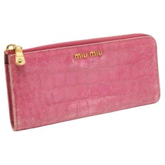 Portefeuille continental zippé en cuir verni effet croco rose Miu Miu