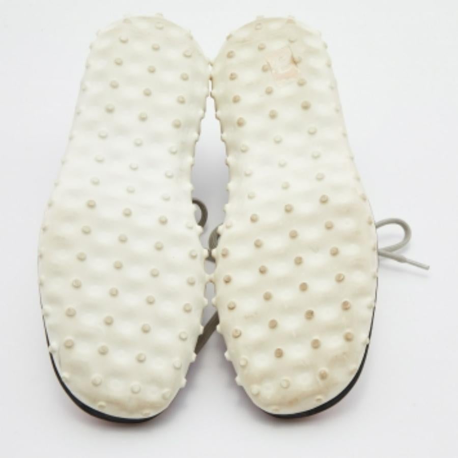 Baskets basses Miu rose/gris en satin et tissu taille 36 en vente 3