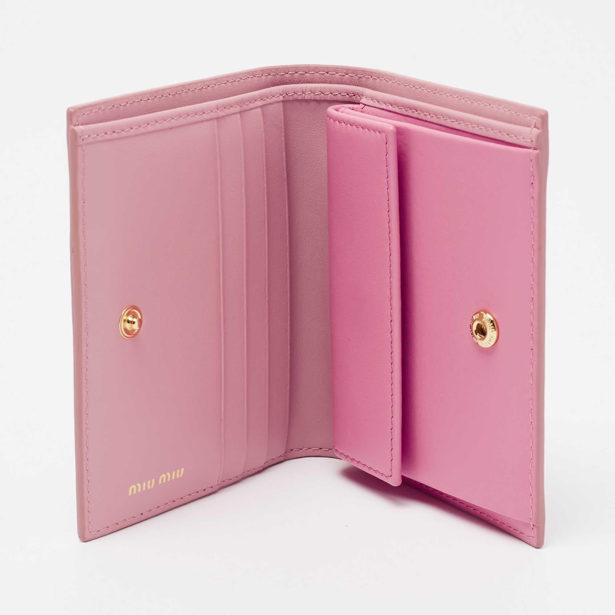 Miu Miu Pink Leather Bow Detail Compact Wallet In Excellent Condition In Dubai, Al Qouz 2