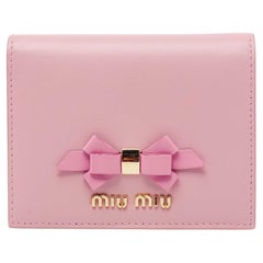 Miu Portefeuille compact en cuir rose avec nœud papillon