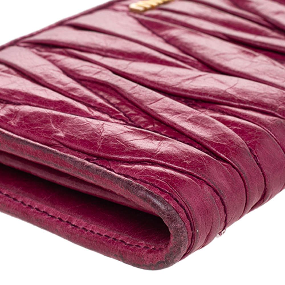 Miu Miu Portafoglio con zip in pelle matelassé rosa 3