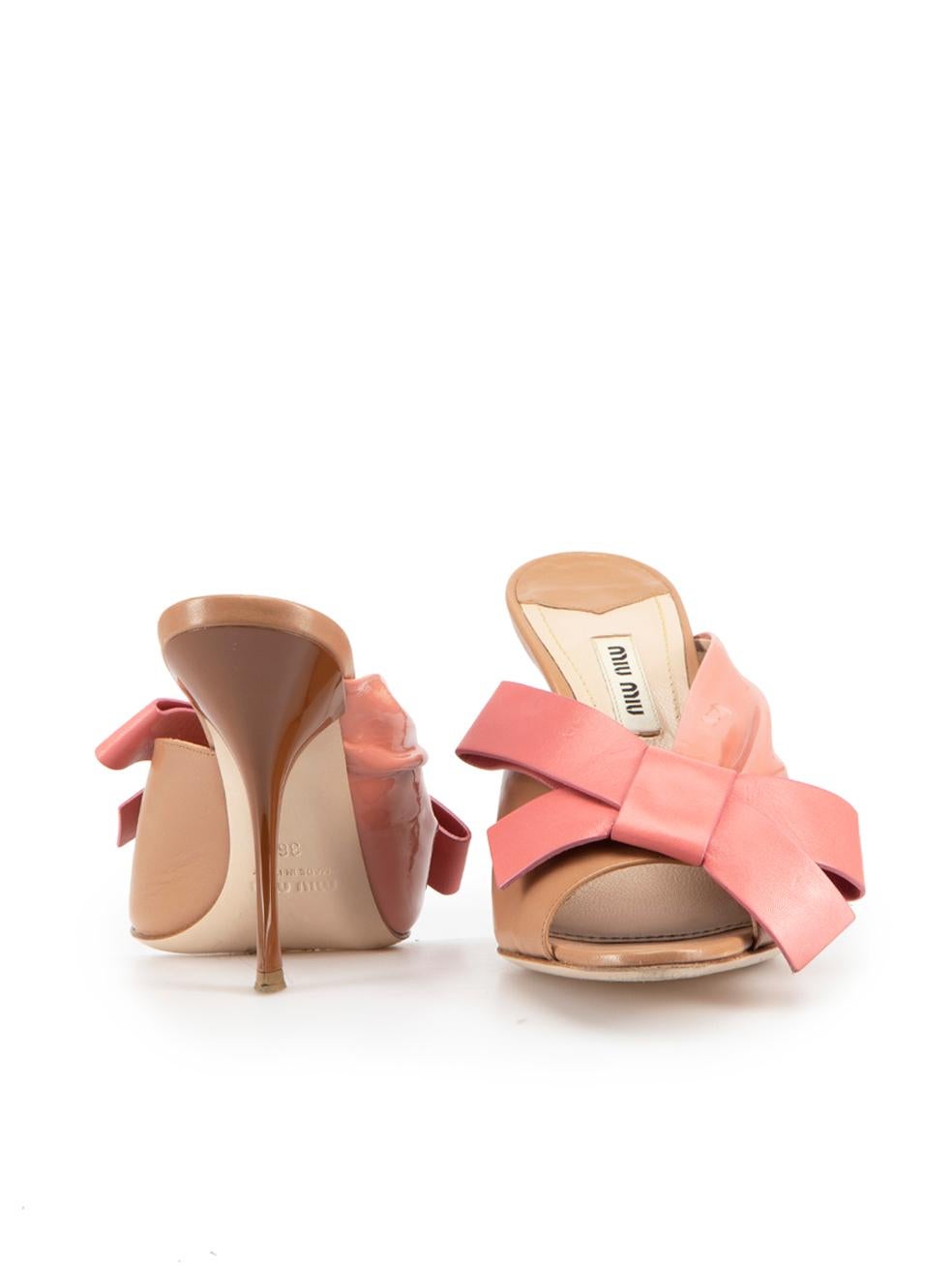 Miu Miu Pink Leather Ruched Contrast Bow Sandals Size IT 36 In Excellent Condition For Sale In London, GB