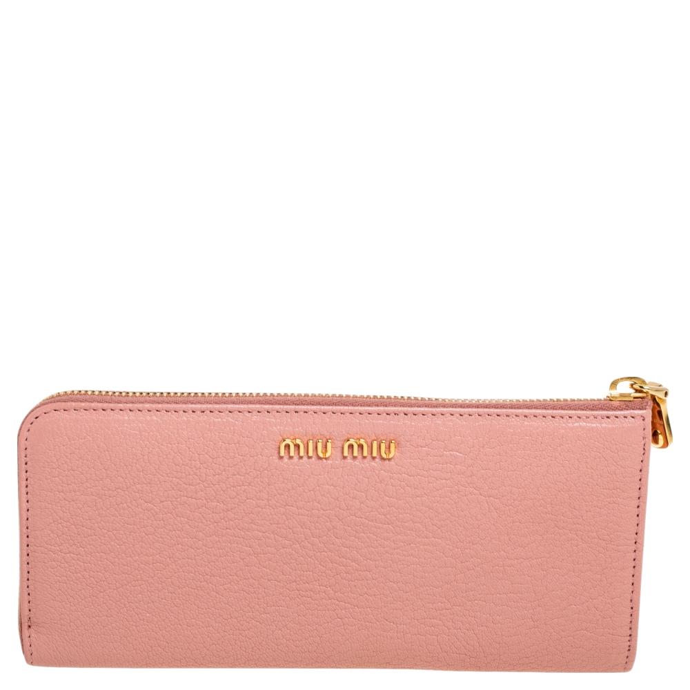 How lovely is this Miu Miu wallet! Every accent on it is appealing — from the pretty bow to the little studs on the front. The zip-around wallet is leather-made and it has an interior with multiple slots and a zippered compartment.

Includes: