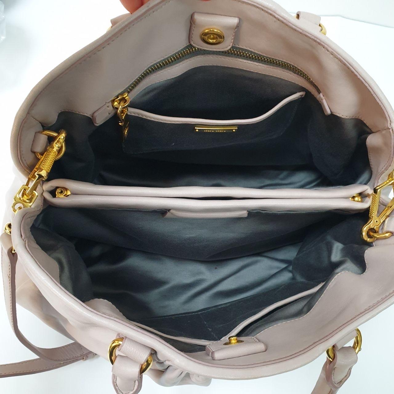 MIU MIU Rosa Leder Tote Umhängetasche (Beige) im Angebot